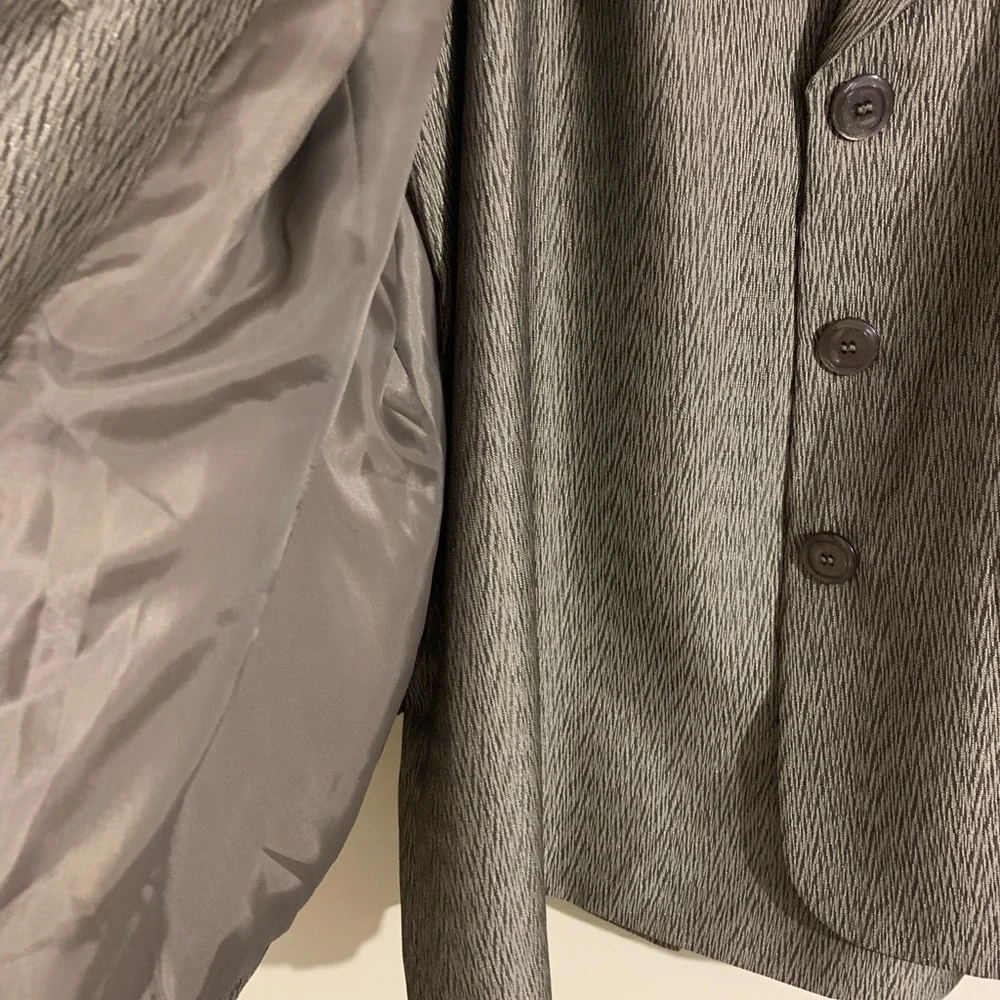 Beautiful Textured Skirt Suit by Le Suit - Picture 3 of 6